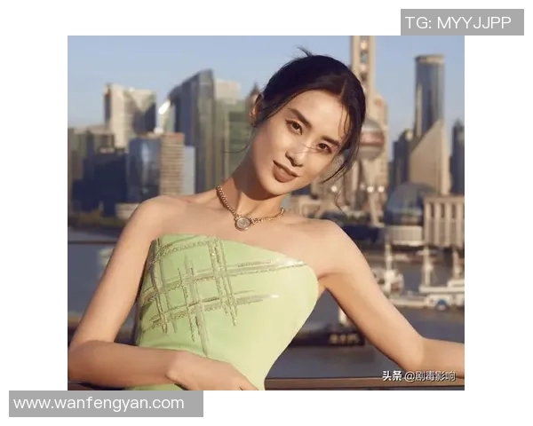 足球明星妻子的魅力瞬间揭秘她们的时尚与生活风采大放异彩